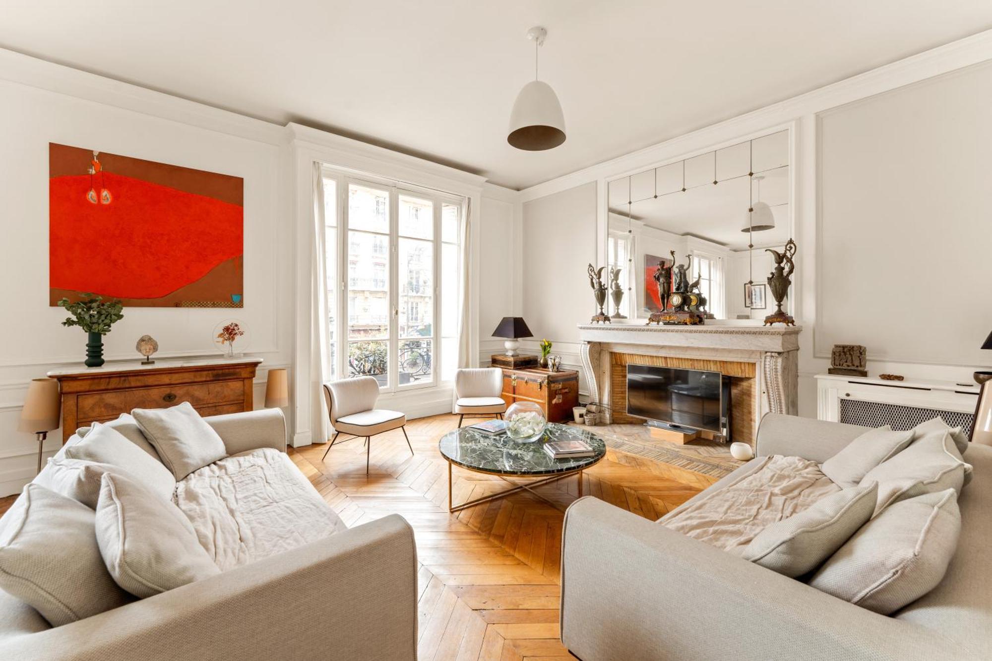 Apartment Ecole Militaire